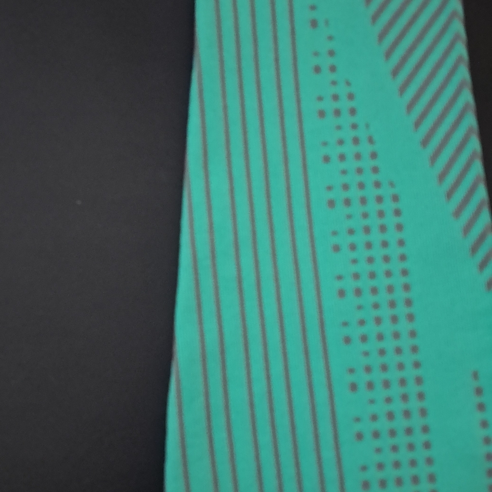 Fabletics Teal Striped High-Waisted Leggings NWOT Inseam approx 26.5 in - Picture 6 of 8